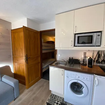 Cosy Pres Du Centre Avec Balcon Et Parking, Ideal Pour Les Navettes - Fr-1-693-93 *